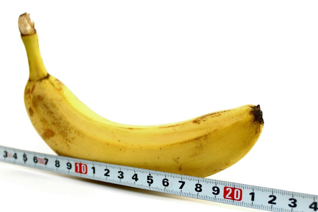 Medir un pene antes da ampliación usando un plátano como exemplo